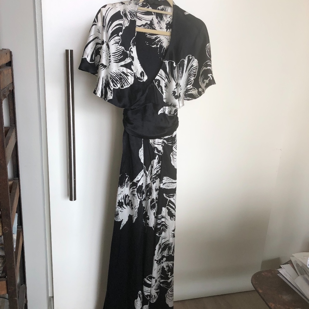 ITSOLA Gorgeous Black and White Silk Floral Cape Maxi Dress - S